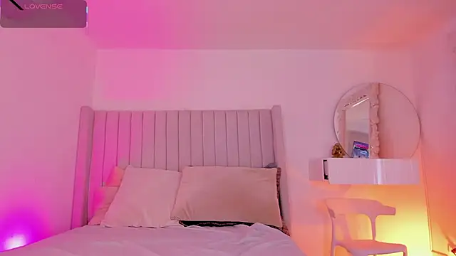 Shelynna azzul online show from December 2025 07:45:01 PM