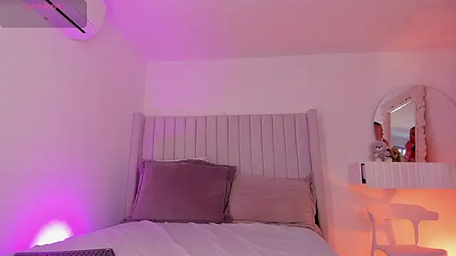 Shelynna azzul online show from February 2026 08:21:02 PM