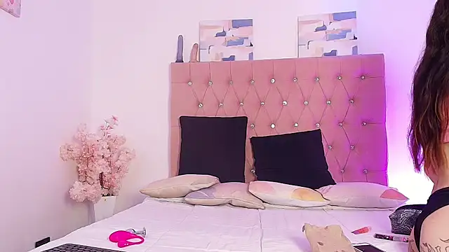 Tifanny Sweett online show from September 2025 02:01:02 PM