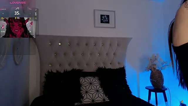 Tifanny Sweett online show from September 2025 03:17:01 PM