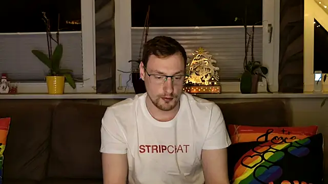 Snapshot of Relsxboy chatting on December 2024 05:17:01 PM Relsxboy online show from December 2024 05:17:01 PM