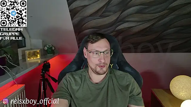 Snapshot of Relsxboy chatting on September 2025 10:49:01 PM Relsxboy online show from September 2025 10:49:01 PM