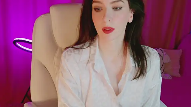 Snapshot of AndreaAshton chatting on December 2024 02:17:01 PM AndreaAshton online show from December 2024 02:17:01 PM