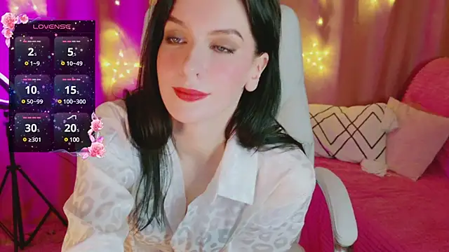 Snapshot of AndreaAshton chatting on December 2024 05:30:01 PM AndreaAshton online show from December 2024 05:30:01 PM