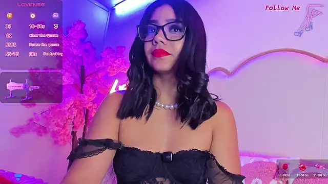 SenniaBella online show from November 2025 01:38:01 PM