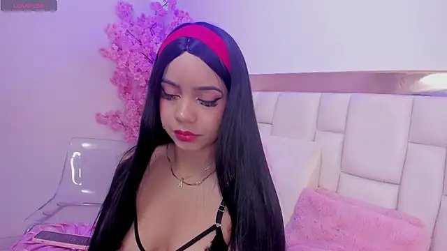 SenniaBella online show from March 2025 03:12:01 PM