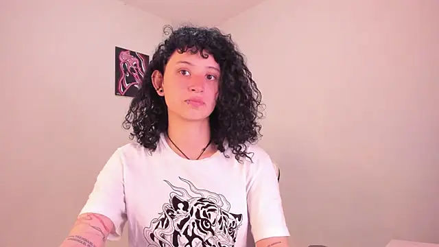 Snapshot of valent_27 chatting on December 2025 01:05:01 AM valent 27 online show from December 2025 01:05:01 AM