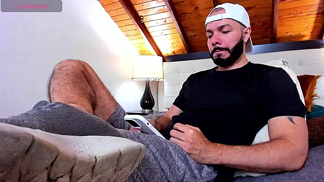 Tom Bailey online show from November 2025 01:05:01 PM