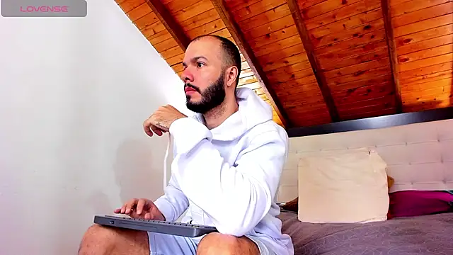 Tom Bailey online show from November 2025 01:27:02 PM