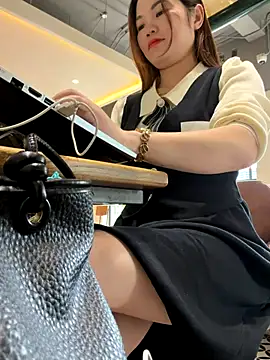 Emily 9xx online show from November 2025 05:30:01 AM