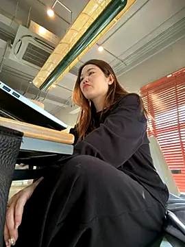 Emily 9xx online show from November 2025 01:17:01 AM