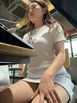 Emily 9xx online show from March 2026 01:28:01 AM