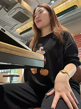 Emily 9xx online show from November 2025 02:04:02 AM