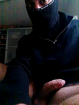 Snapshot of bearguy998 chatting on December 2024 09:54:02 AM bearguy998 online show from December 2024 09:54:02 AM