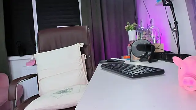 LolaLemona online show from November 2025 09:54:02 AM