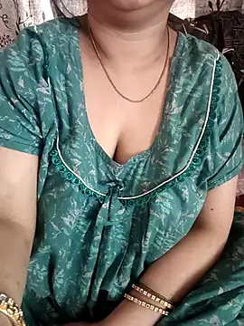 Snapshot of cuteyqueen chatting on February 2026 04:02:01 AM cuteyqueen online show from February 2026 04:02:01 AM