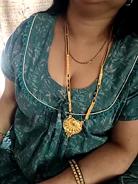 Snapshot of cuteyqueen chatting on February 2026 08:33:02 AM cuteyqueen online show from February 2026 08:33:02 AM