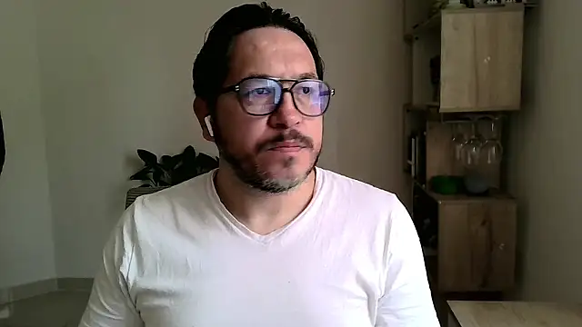 OsoMaduro12 online show from February 2026 01:11:01 PM