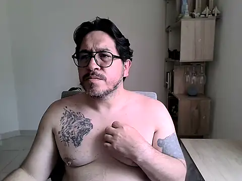 OsoMaduro12 online show from January 2026 03:49:02 PM