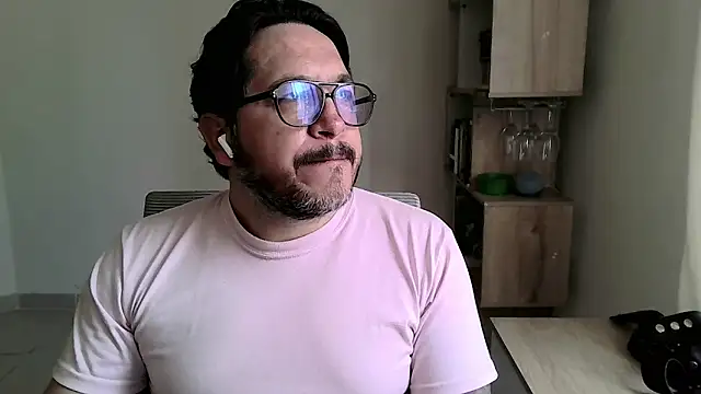 OsoMaduro12 online show from February 2026 02:17:02 PM