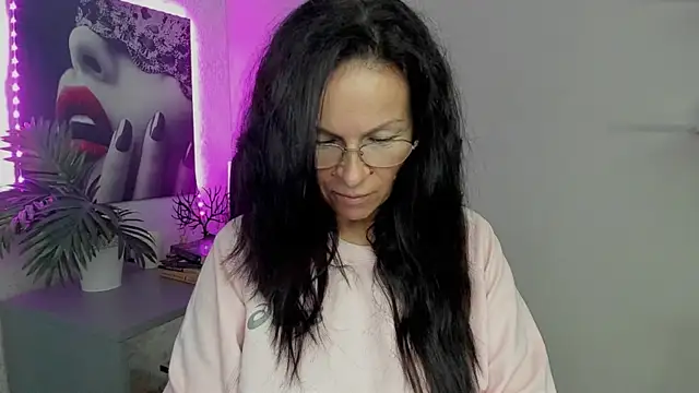 HelenLuxx online show from September 2025 05:43:01 AM
