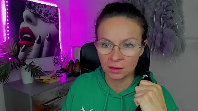 HelenLuxx online show from October 2025 05:41:02 AM