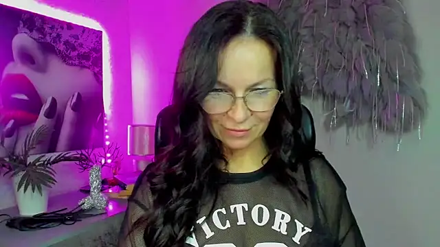 Snapshot of HelenLuxx chatting on December 2025 02:28:02 PM HelenLuxx online show from December 2025 02:28:02 PM