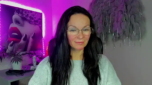 Snapshot of HelenLuxx chatting on January 2026 02:54:02 PM HelenLuxx online show from January 2026 02:54:02 PM