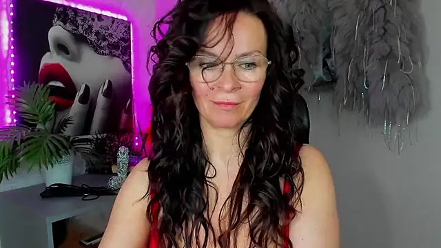 HelenLuxx online show from April 2026 01:36:02 PM