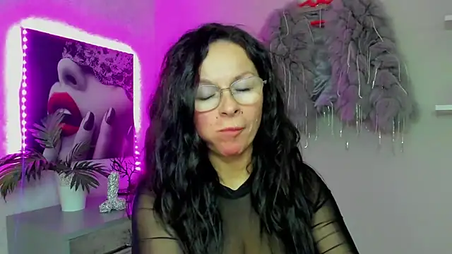 HelenLuxx online show from December 2025 07:24:01 PM