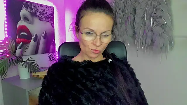 HelenLuxx online show from October 2025 05:46:01 PM