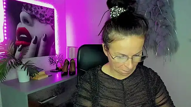 HelenLuxx online show from October 2025 06:31:02 PM