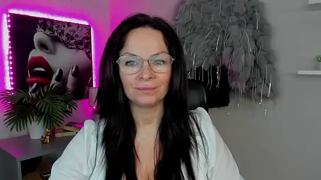 HelenLuxx online show from March 2025 05:31:01 PM