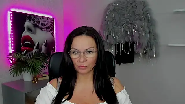 HelenLuxx online show from March 2025 05:24:02 PM