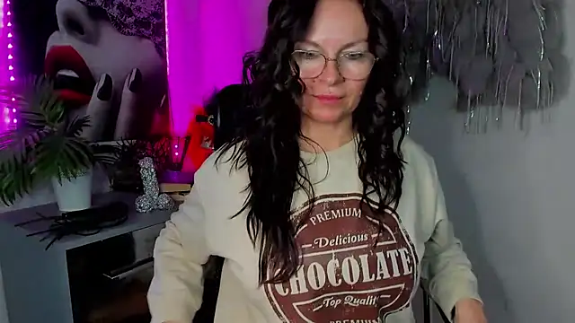 Snapshot of HelenLuxx chatting on March 2026 07:42:02 AM HelenLuxx online show from March 2026 07:42:02 AM