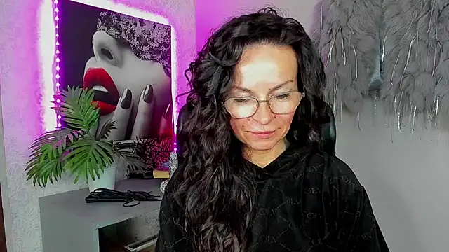 HelenLuxx online show from April 2026 03:13:02 PM