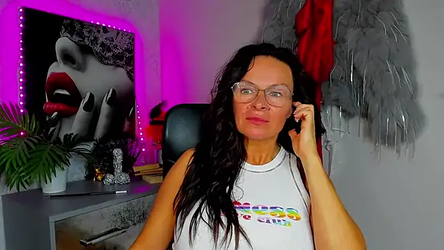 HelenLuxx online show from July 2026 12:48:01 PM