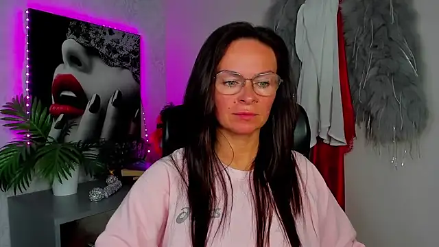 HelenLuxx online show from June 2026 03:22:02 PM
