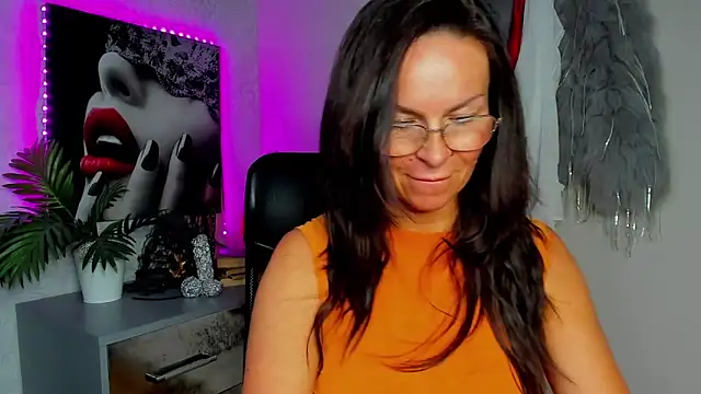 HelenLuxx online show from May 2026 03:40:01 PM