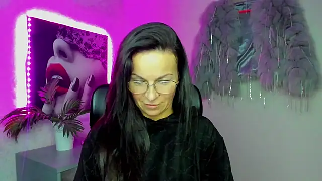 HelenLuxx online show from November 2025 03:45:01 PM