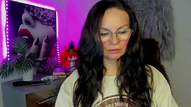 Snapshot of HelenLuxx chatting on March 2026 02:46:02 PM HelenLuxx online show from March 2026 02:46:02 PM