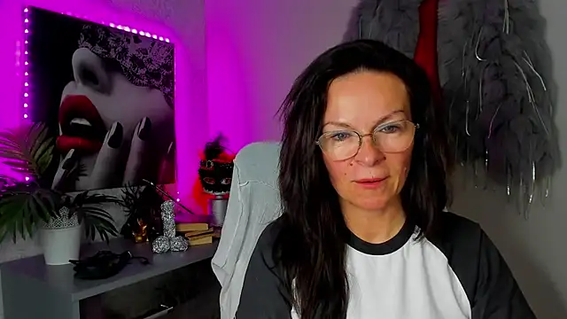 HelenLuxx online show from May 2026 03:16:01 PM