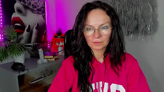 Snapshot of HelenLuxx chatting on March 2026 04:30:02 PM HelenLuxx online show from March 2026 04:30:02 PM