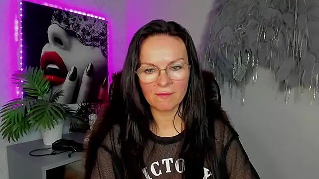 Snapshot of HelenLuxx chatting on March 2026 02:53:02 PM HelenLuxx online show from March 2026 02:53:02 PM