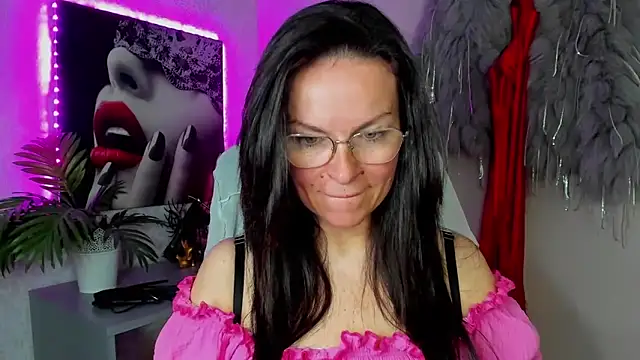 HelenLuxx online show from May 2026 05:56:02 AM