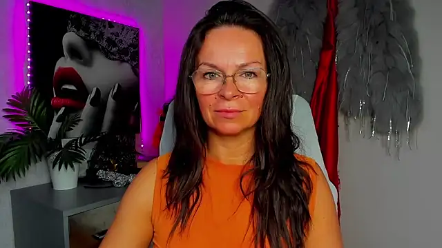 HelenLuxx online show from May 2026 05:25:02 AM