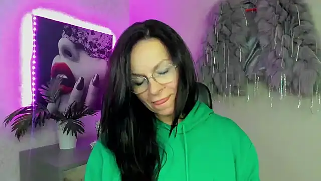 HelenLuxx online show from November 2025 05:24:01 PM