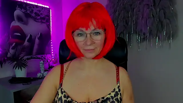 Snapshot of HelenLuxx chatting on January 2026 05:27:01 PM HelenLuxx online show from January 2026 05:27:01 PM