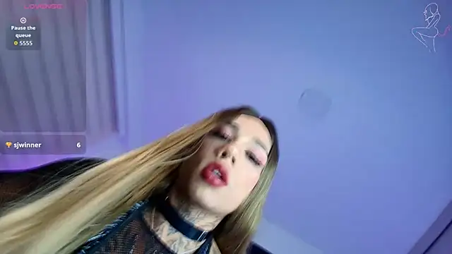 Snapshot of _Holly_Cat chatting on May 2026 12:41:02 AM Holly Cat online show from May 2026 12:41:02 AM