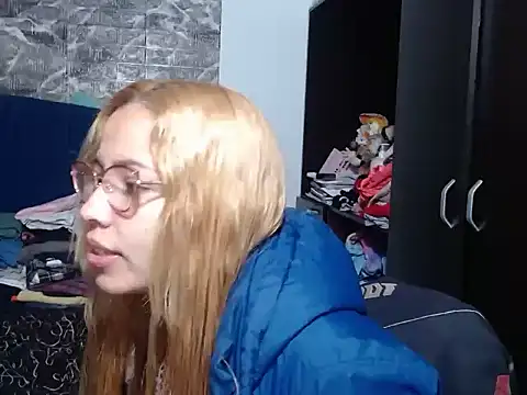 THEBOSSLARA online show from November 2025 11:30:01 PM